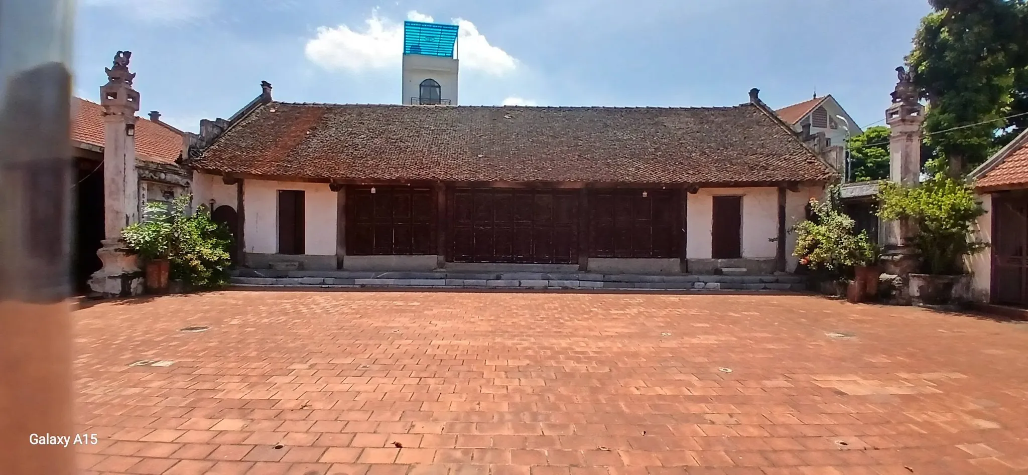 Toàn cảnh đình làng Phượng Nghĩa