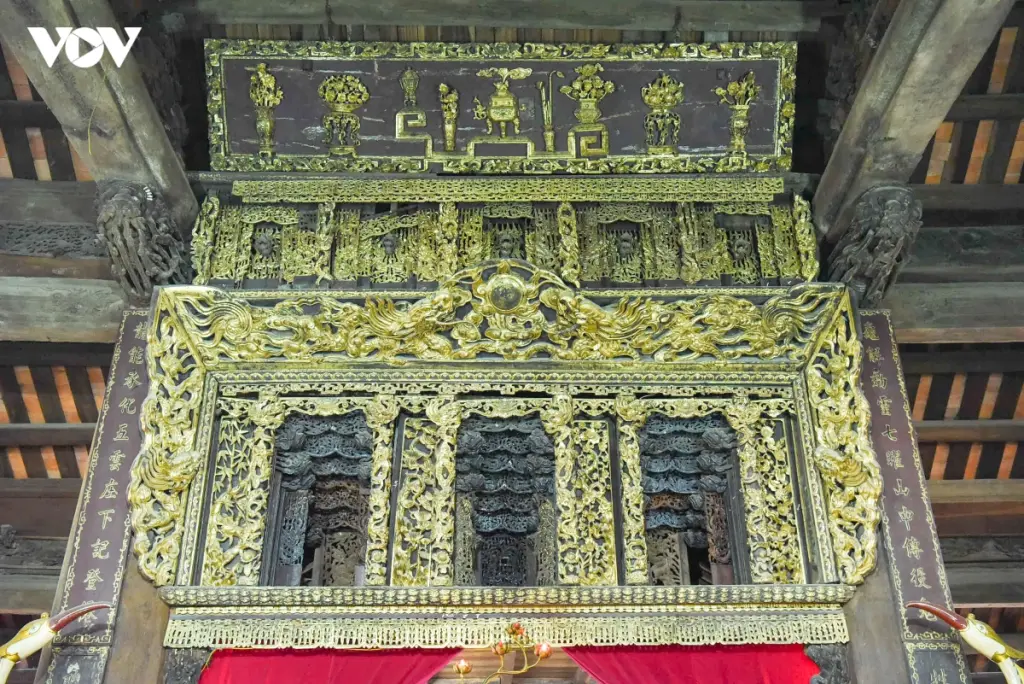 Tổng thể cửa võng đình Thổ Hà