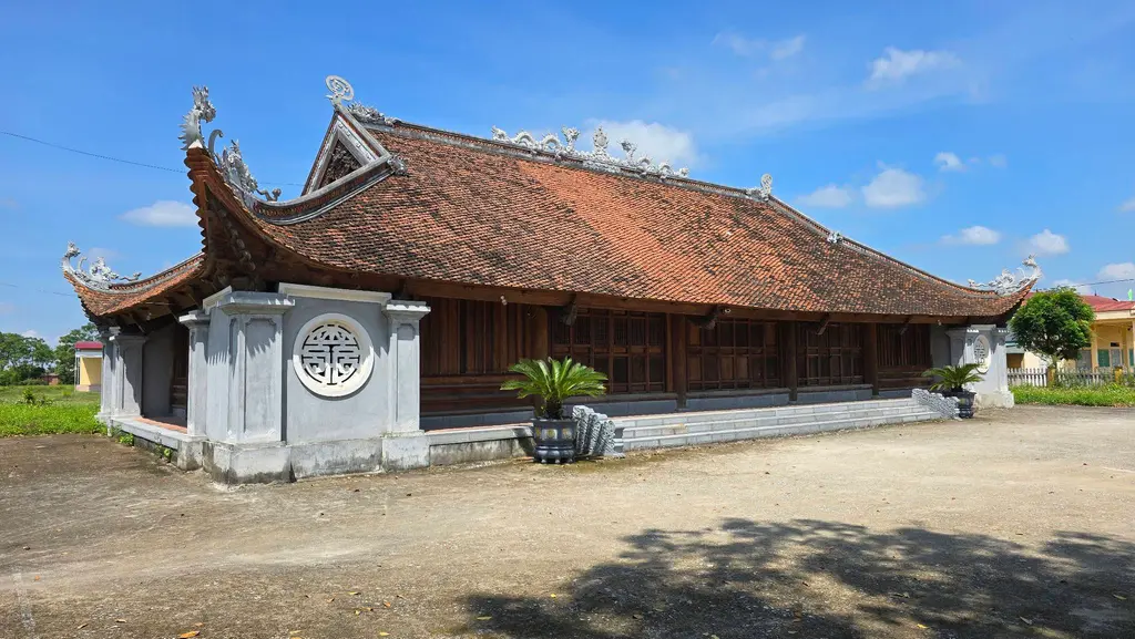 Quang cảnh Đình Nội