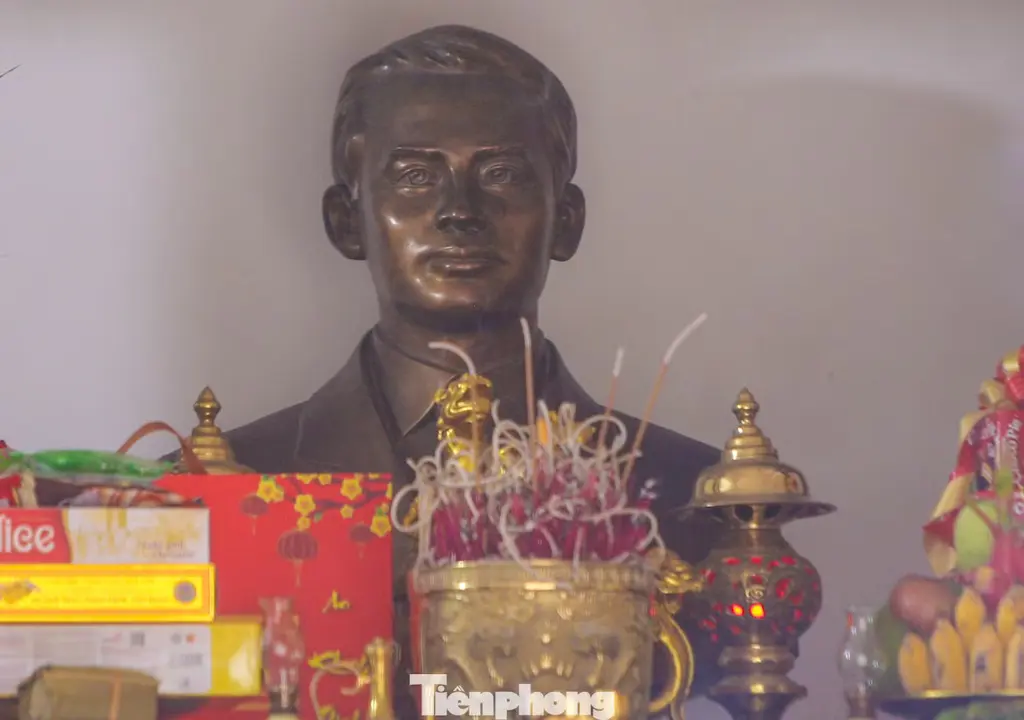 Tượng thờ Đồng chí Hà Huy Tập