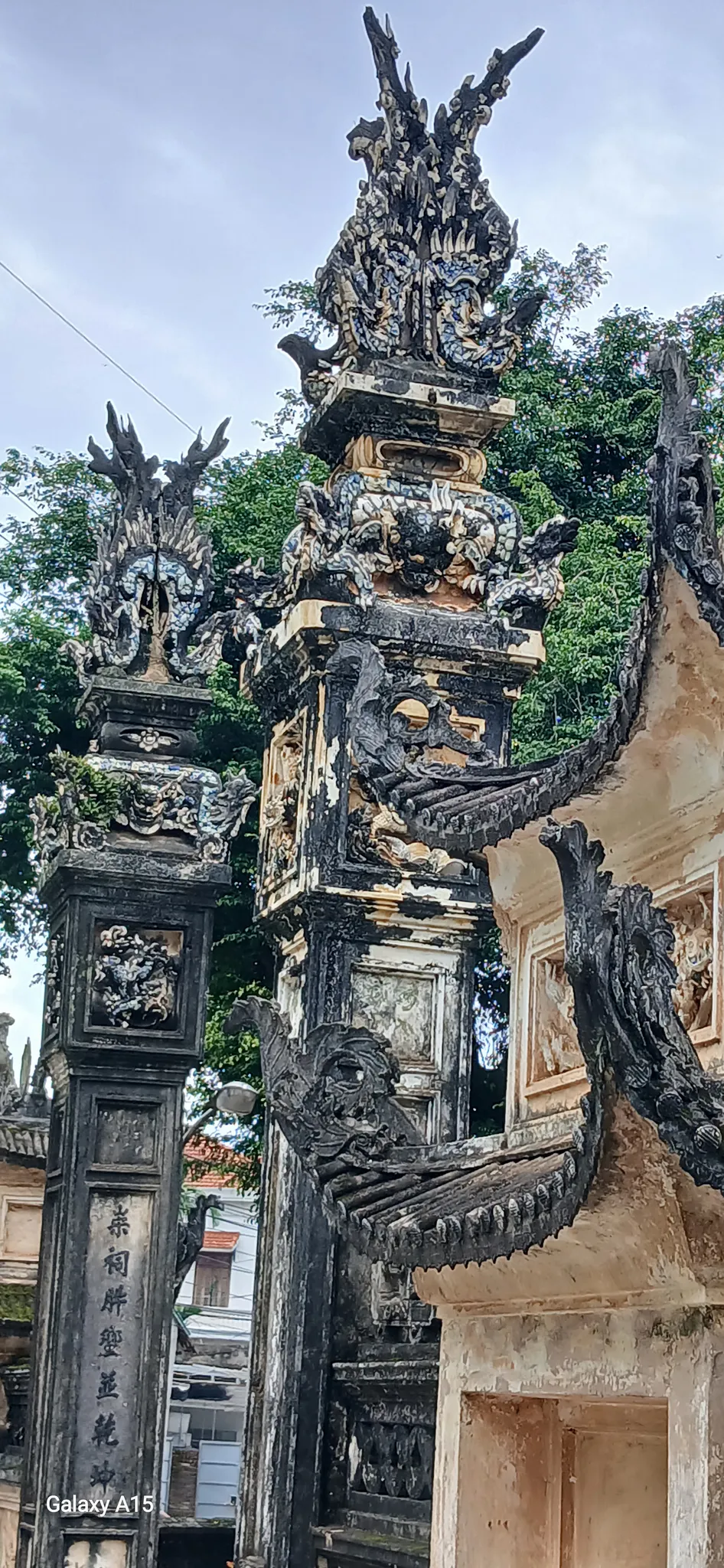Biểu trụ cổng đình Tiên Lữ