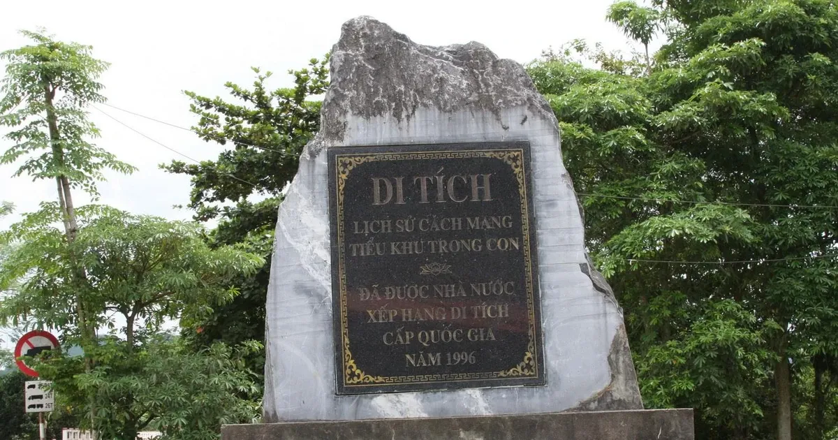 Bia di tích Tiểu Khu Trọng Con