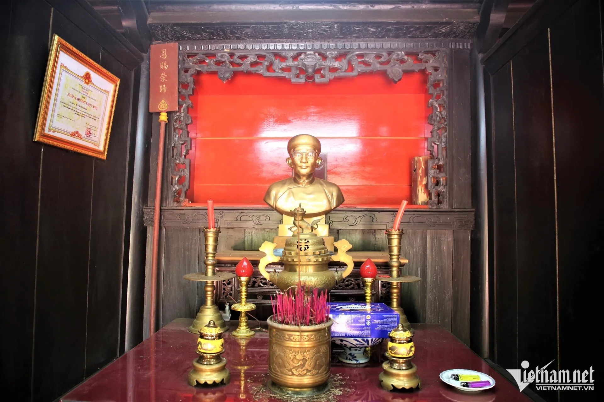 Bên trong Nhà Lưu Niệm Cụ Huỳnh Thúc Kháng