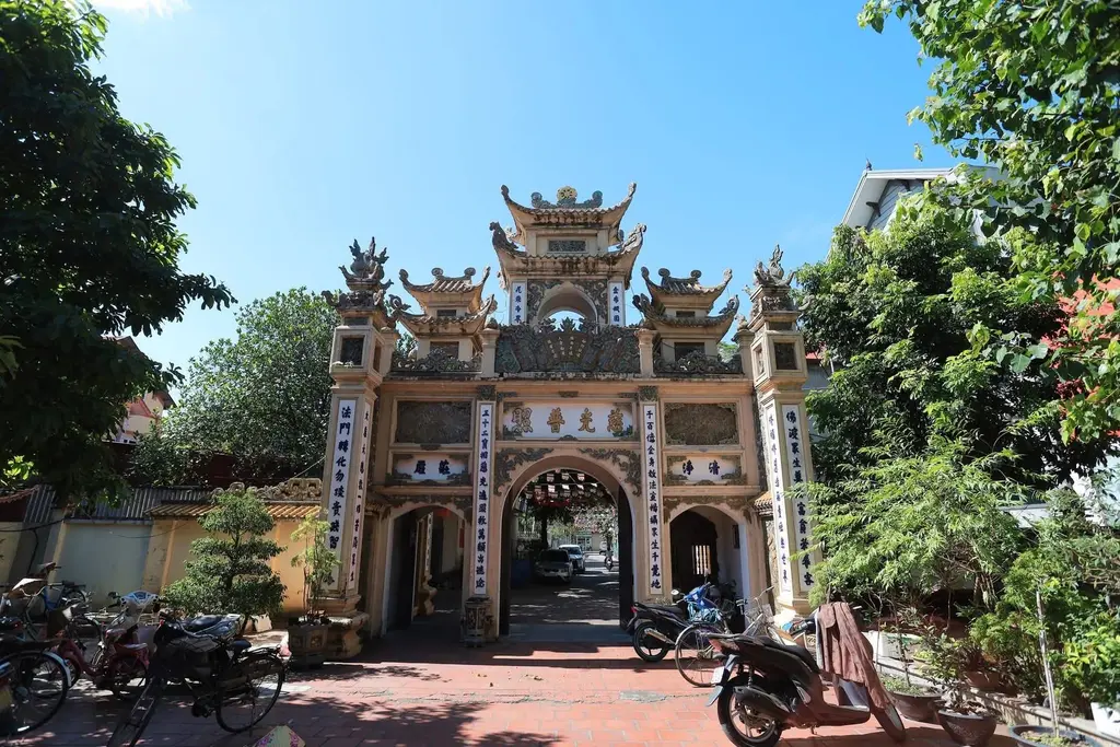 Cổng Chùa Chi Đông