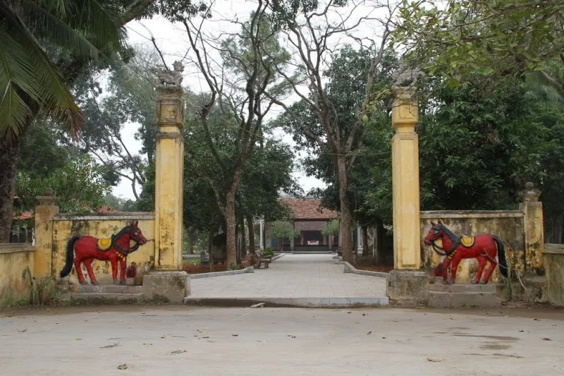 Cổng Đền thờ Lê Hoàn