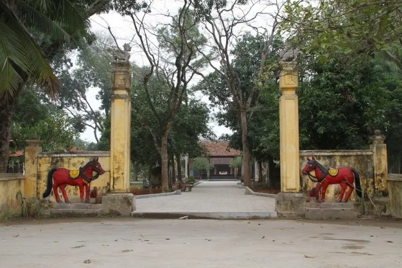 Cổng Đền thờ Lê Hoàn