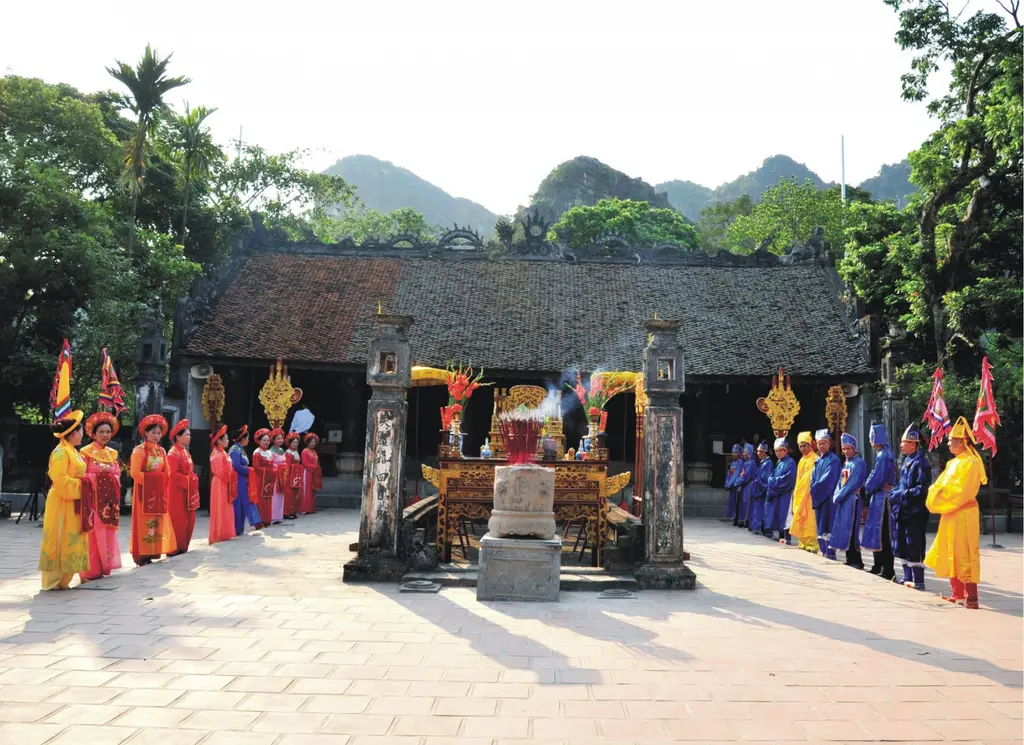Không gian tế lễ Lễ hội Hoa Lư