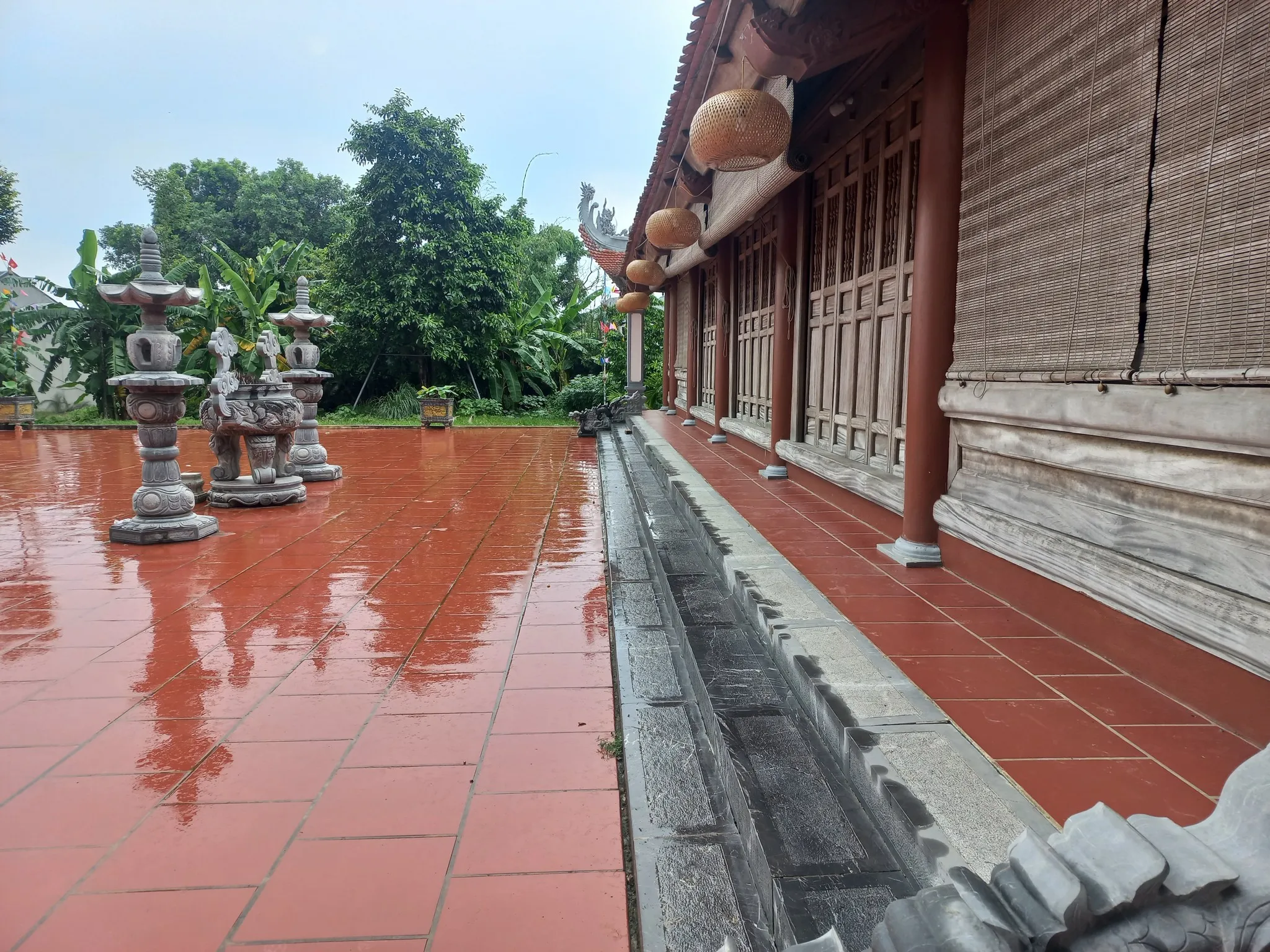 Hành Lang Đình Phú Vinh nhìn trừ bên Phải
