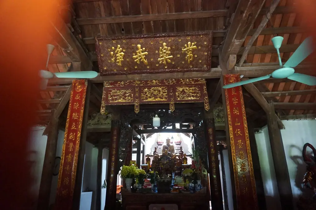 Bên trong Chùa Kem
