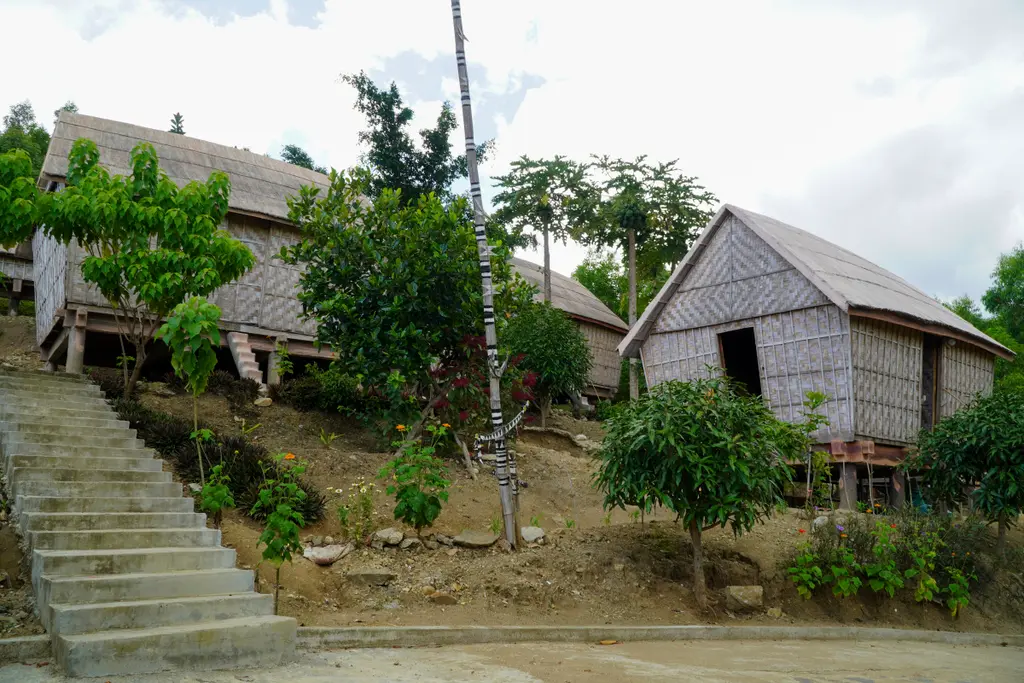 Cảnh quan Làng kháng chiến Stơr