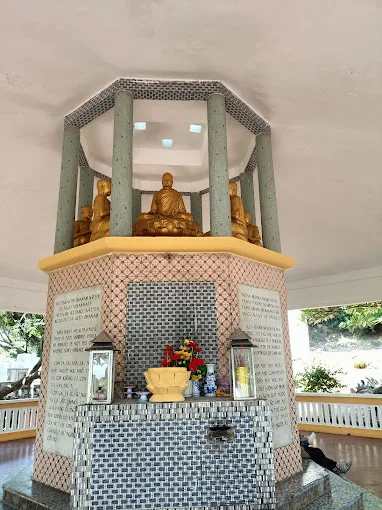 Nhà Bát giác tại Thích Ca Phật Đài