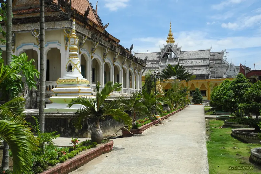 Khuôn viên Chùa Tri Tân