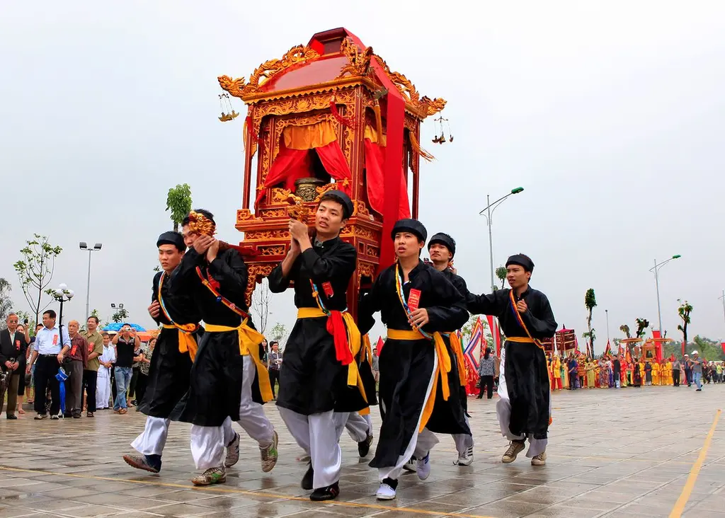 Rước kiệu Hội làng Lệ Mật
