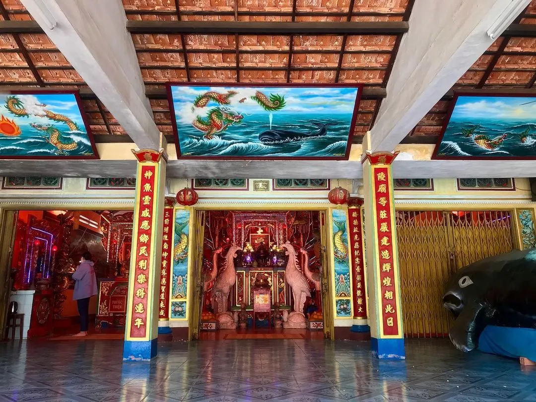 Bên trong Đình Thắng Tam