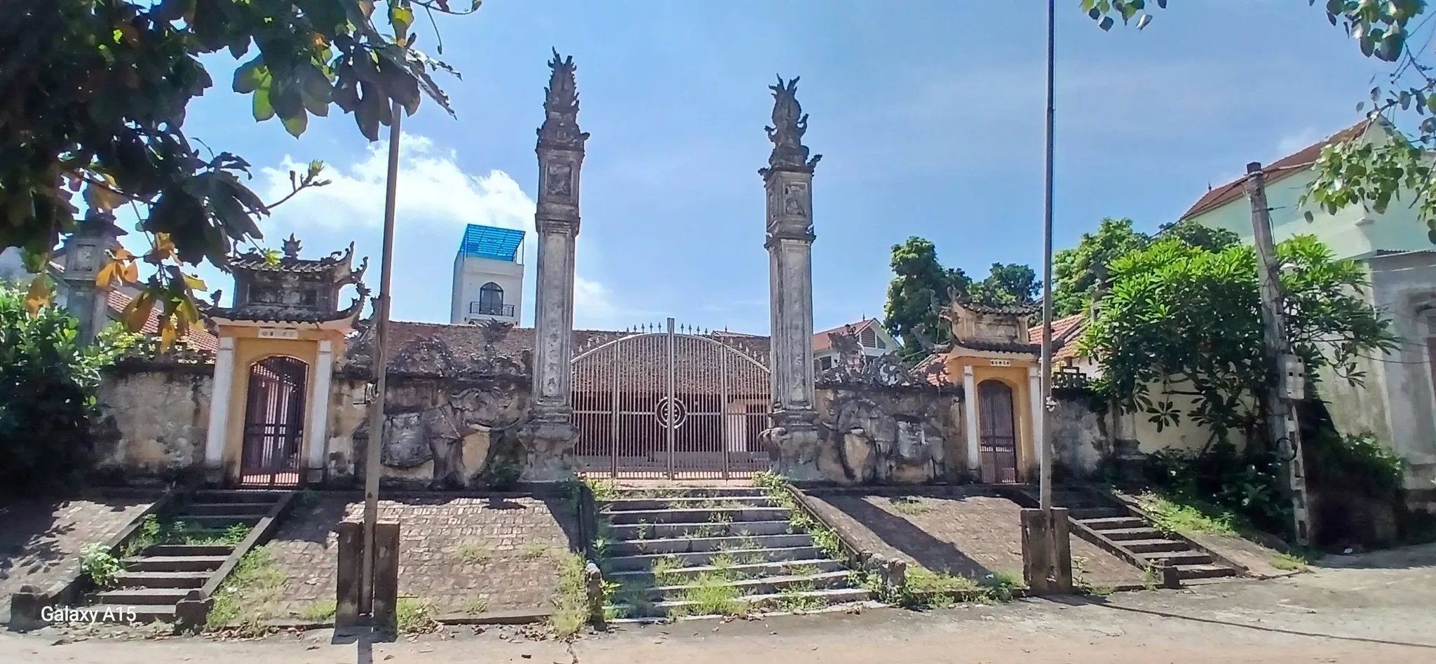 Cổng đình làng Phượng Nghĩa