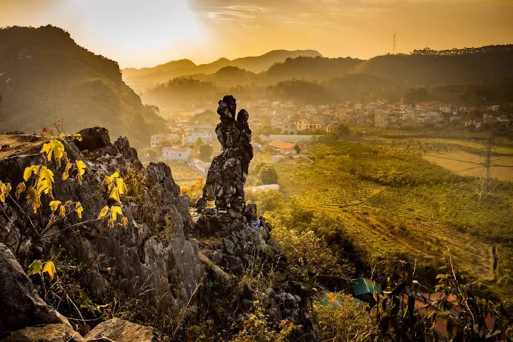 Hình ảnh hoàng hôn trên Núi Tô Thị