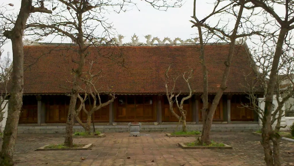 Khung cảnh tại Đình Hội Thống