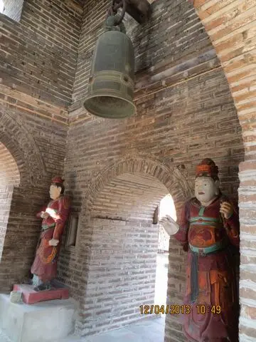 Không gian bên trong Tháp Hòa Phong tại Chùa Dâu