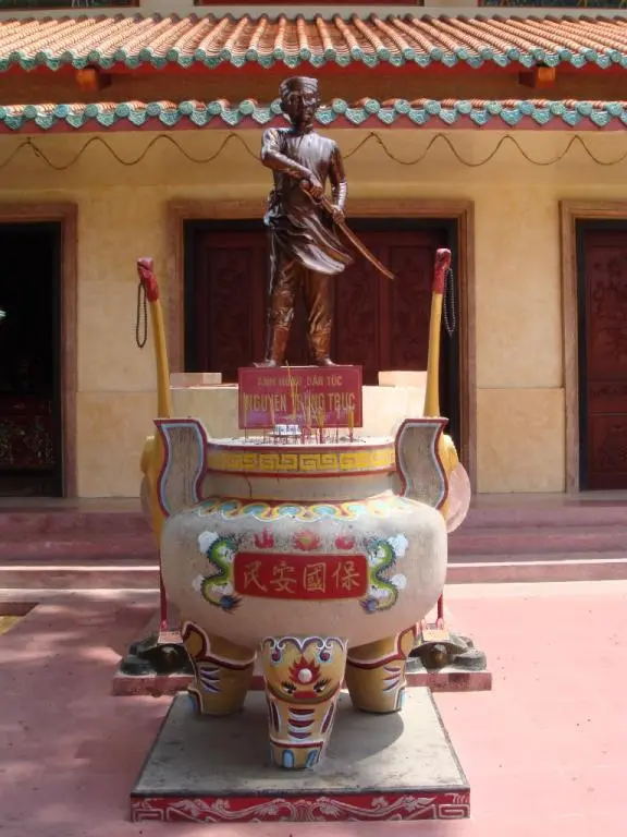 Hương án tại Đình thần Nguyễn Trung Trực