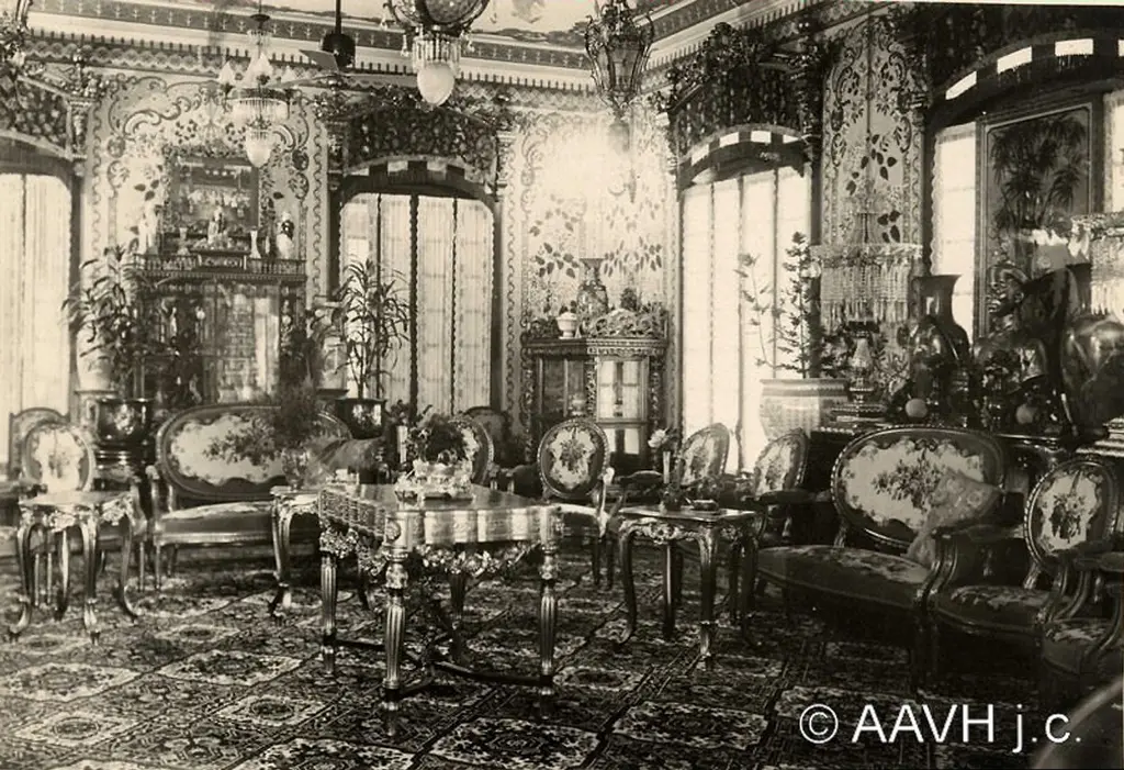 Phòng khách ở Điện Kiến Trung năm 1928