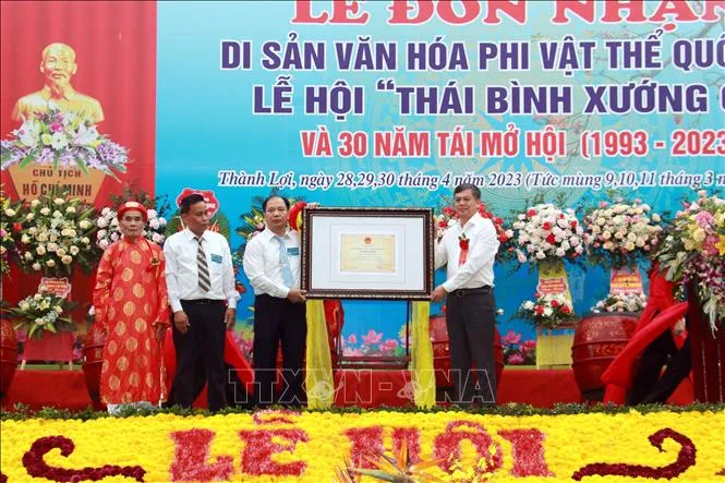 Trao Chứng chận di sản văn hóa phi vật thể quốc gia đối với Lễ hội Thái bình xướng ca 280423