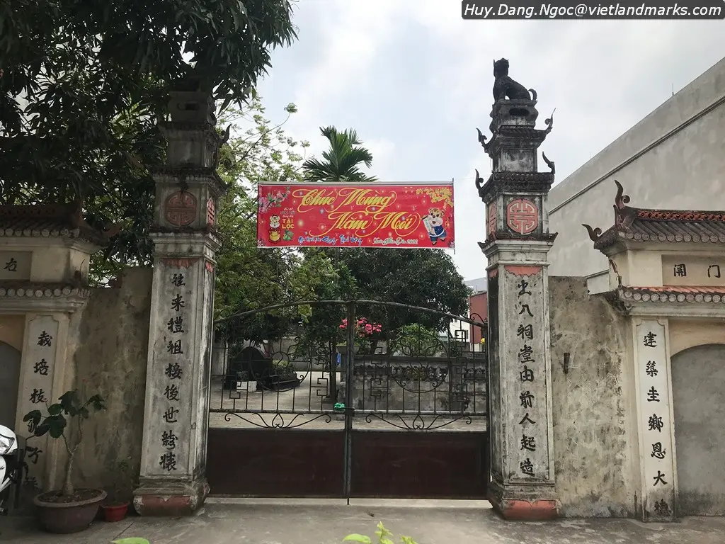 Cổng Lăng Quận Chờ