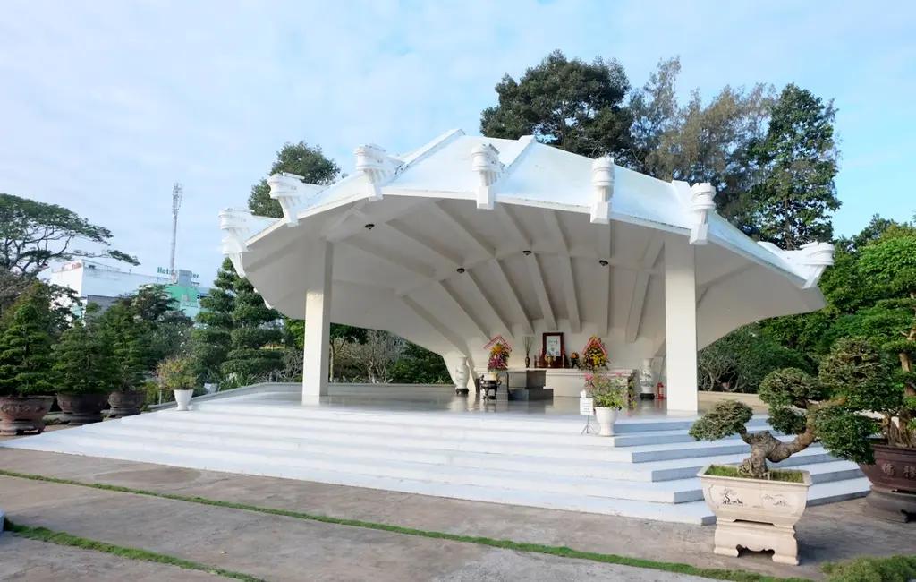 Khu lăng mộ cụ Nguyễn Sinh Sắc