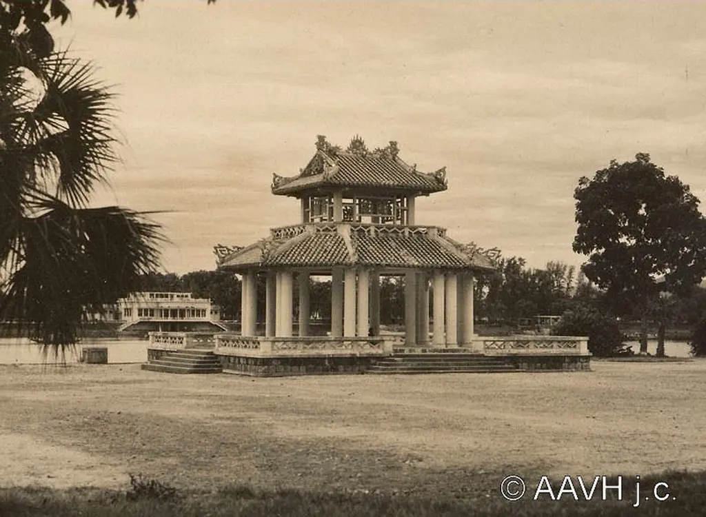 Tòa Thương Bạc do vua Bảo Đại cho xây dựng được chụp năm 1948