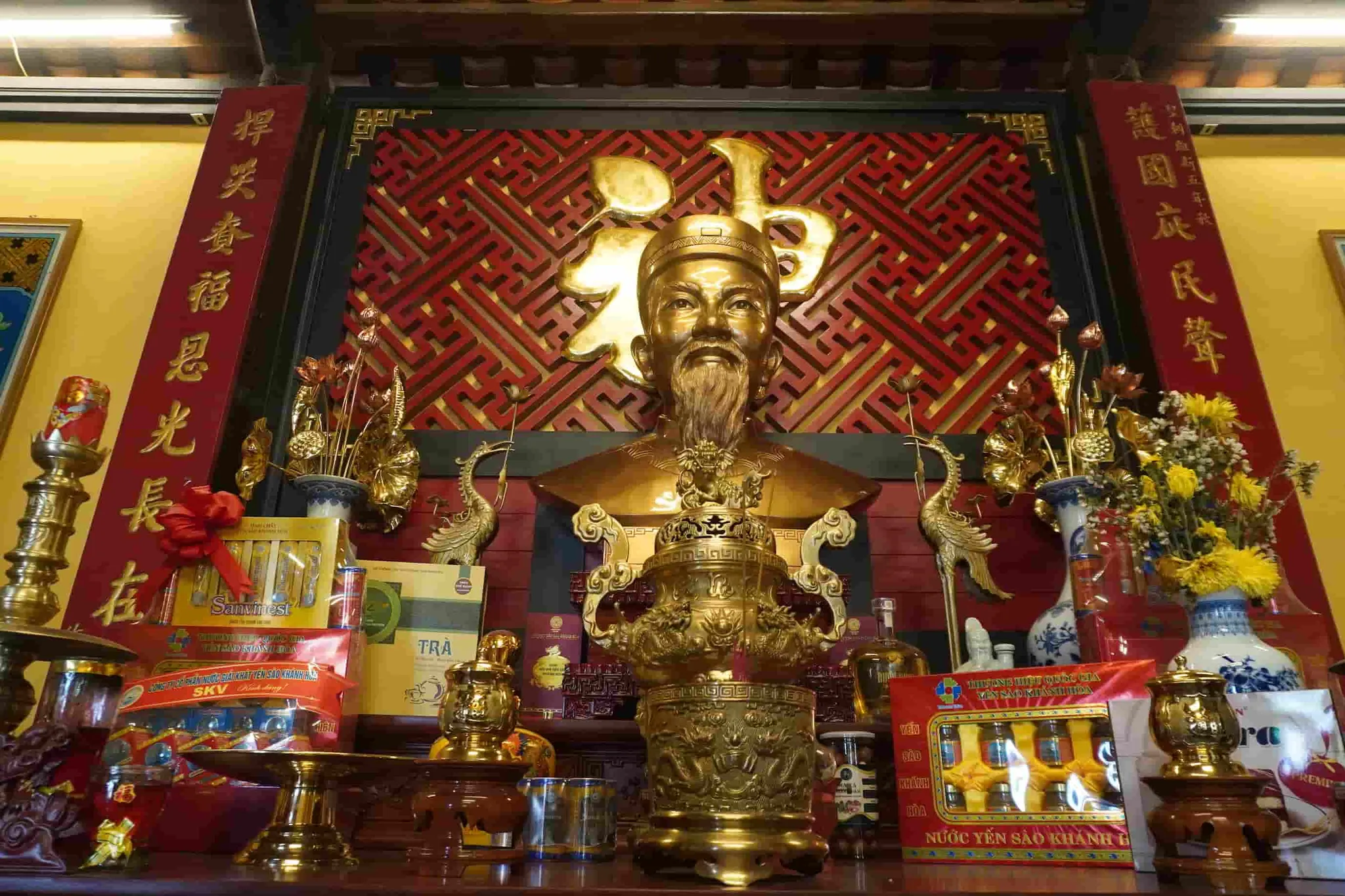 Tượng thờ Bình Tây Đại tướng Trịnh Phong