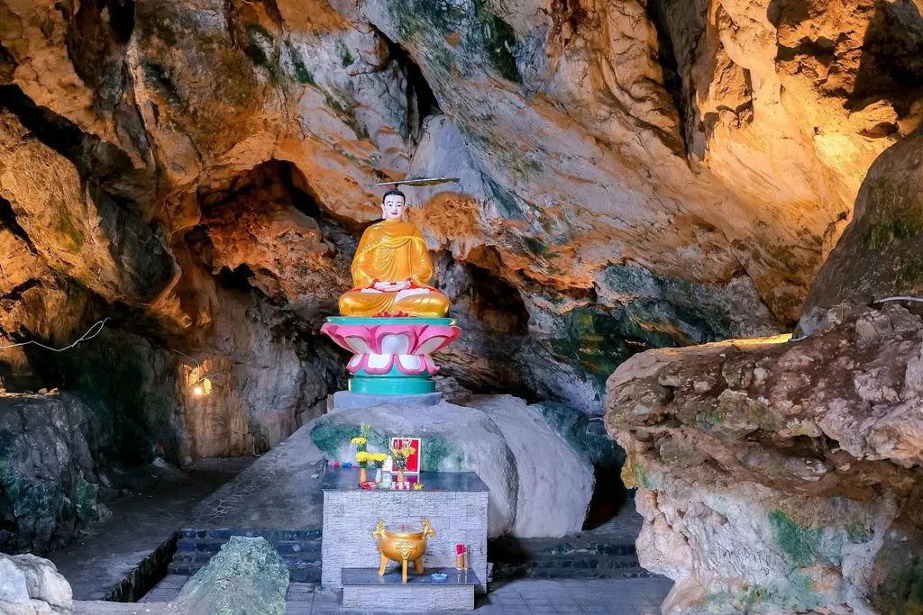 Cảnh quan di tích danh thắng Núi Đá Dựng