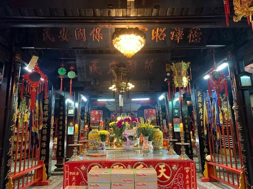 Cảnh quan bên trong di tích Thiên Hậu Cung