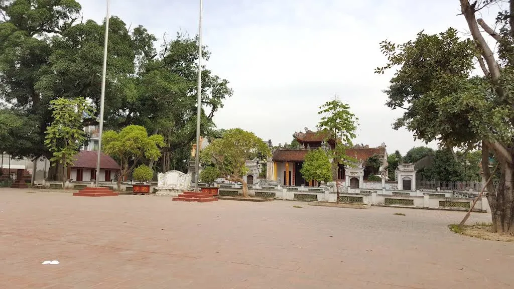Cảnh quan di tích Đình Nội Bình Đà