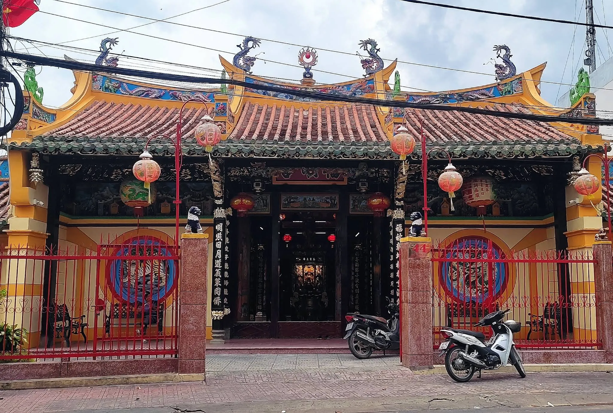 Cảnh quan kiến trúc di tích Phước Minh Cung (chùa Ông)