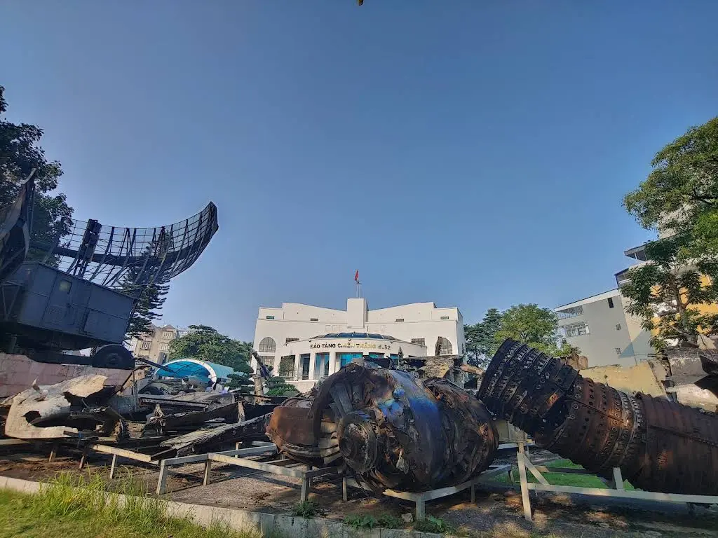 Không gian cảnh quan di tích Hồ Hữu Tiệp và xác máy bay B52