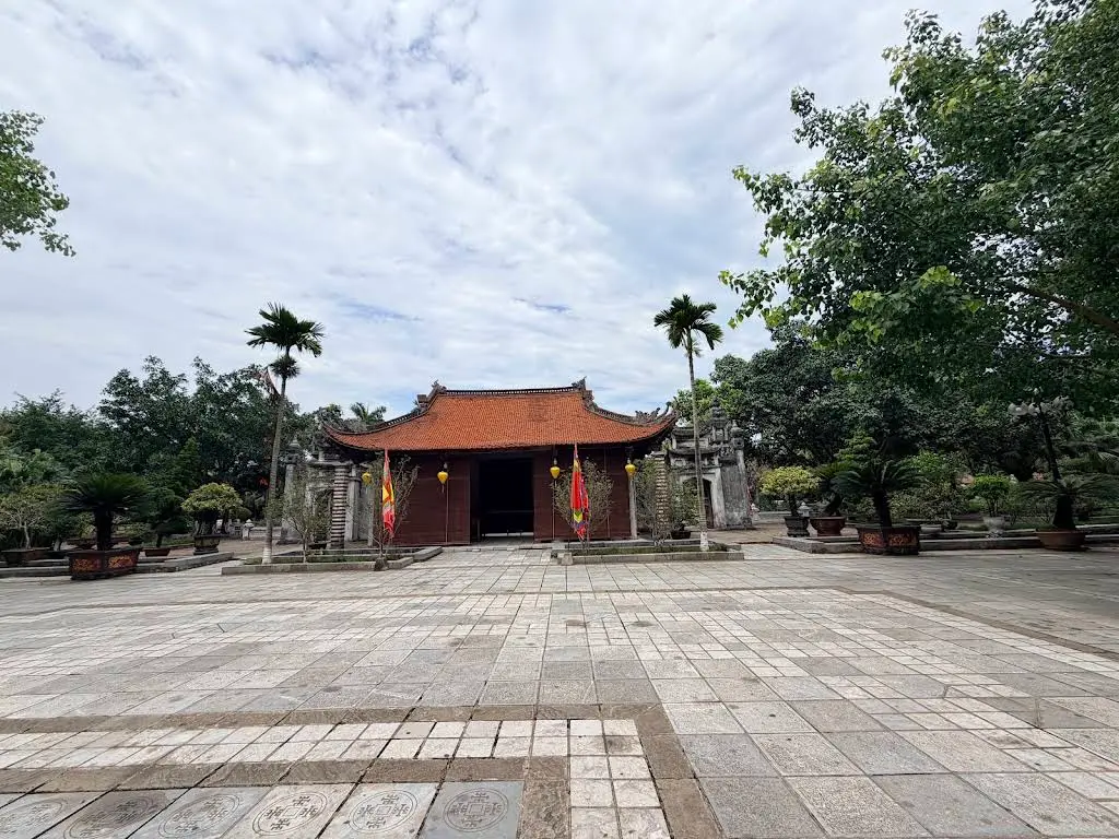 Không gian cảnh quan Đền Hai Bà Trưng