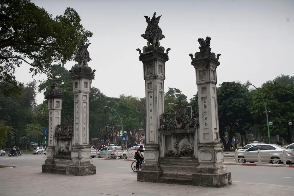 Không gian cảnh quan bên ngoài di tích Đền Quán Thánh