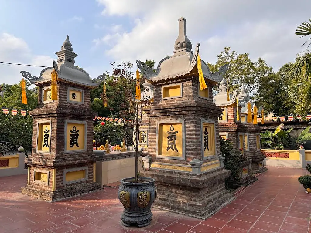 Tháp mộ di tích Chùa Nam Dư Hạ