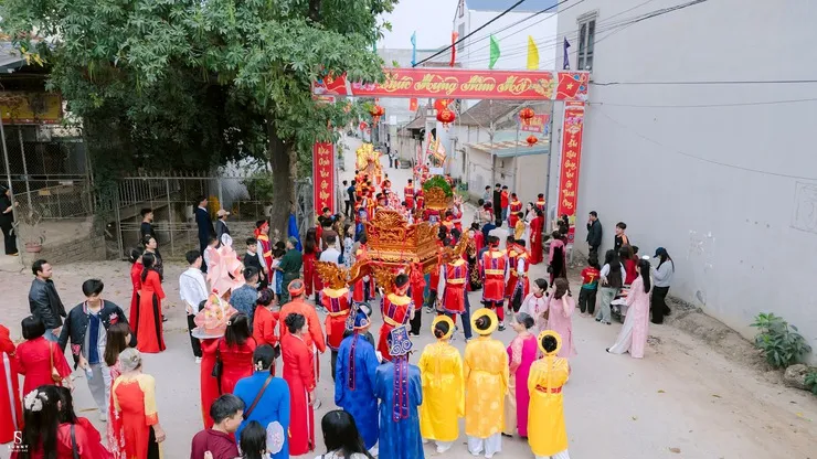 Quang cảnh lễ rước tại Lễ hội Đình Làng Tốt Động