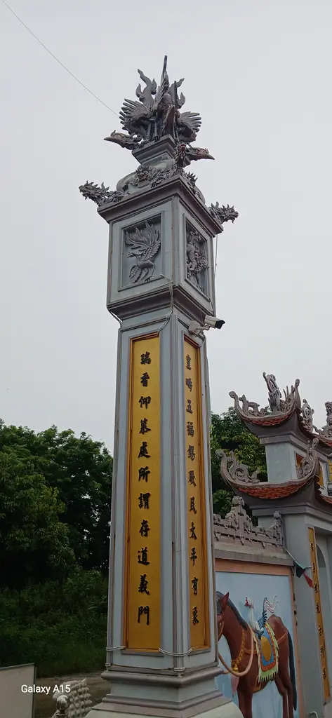 Biểu trụ cổng đình