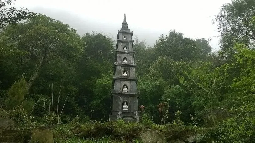 Vẻ hoang sơ tại Chùa Hồ Thiên