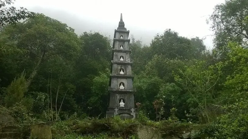 Vẻ hoang sơ tại Chùa Hồ Thiên