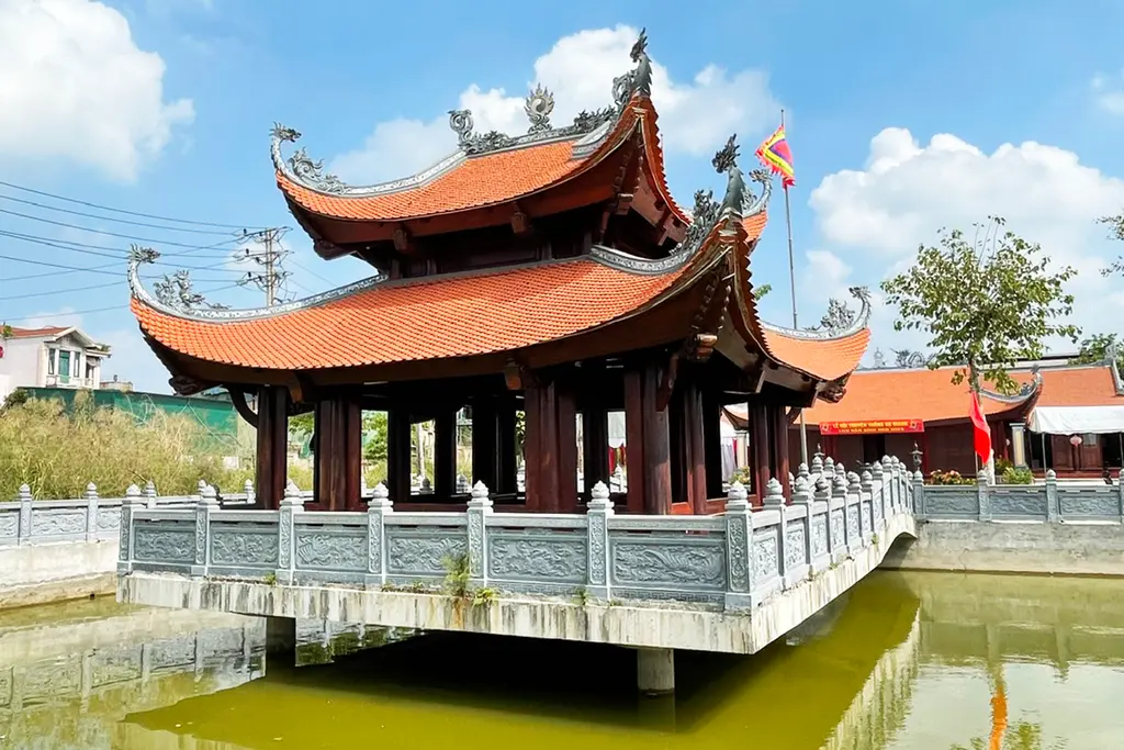 Nhà Thủy đình (nhà Rối) vừa được xây dựng của Đình Hạ Giang