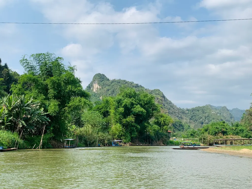 Khung cảnh Hồ Ba Bể