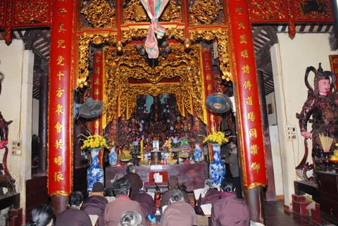 Tam bảo Chùa Quang Hoa