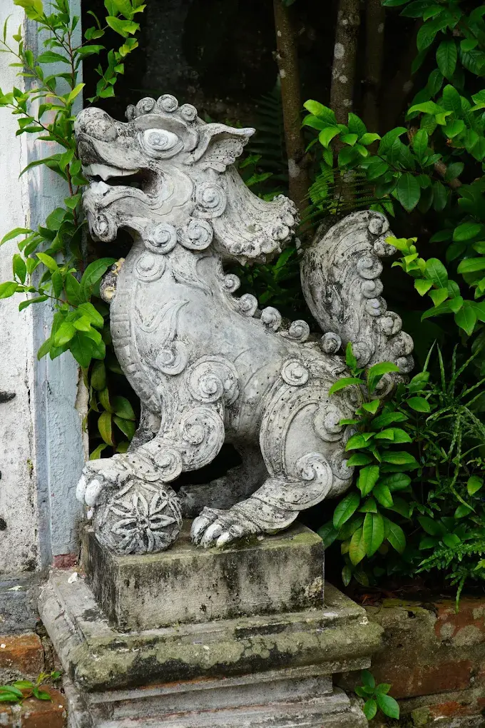 Di vật hiện vật tại đền Gin