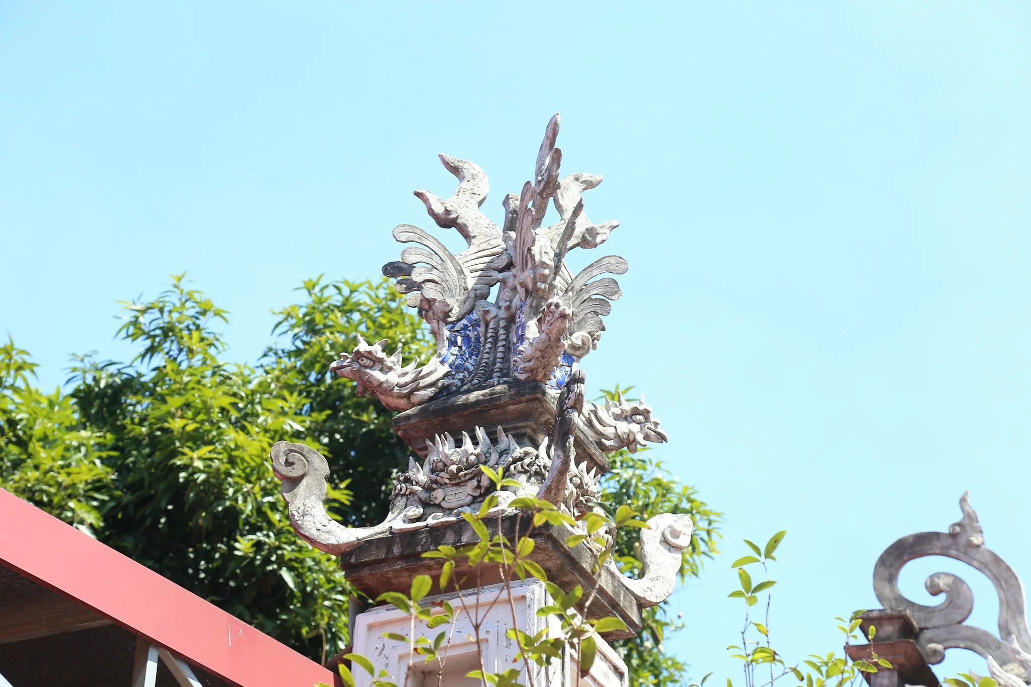 Họa tiết trang trí trên trụ biểu Chùa Lưu Bái (Kiều Mai)