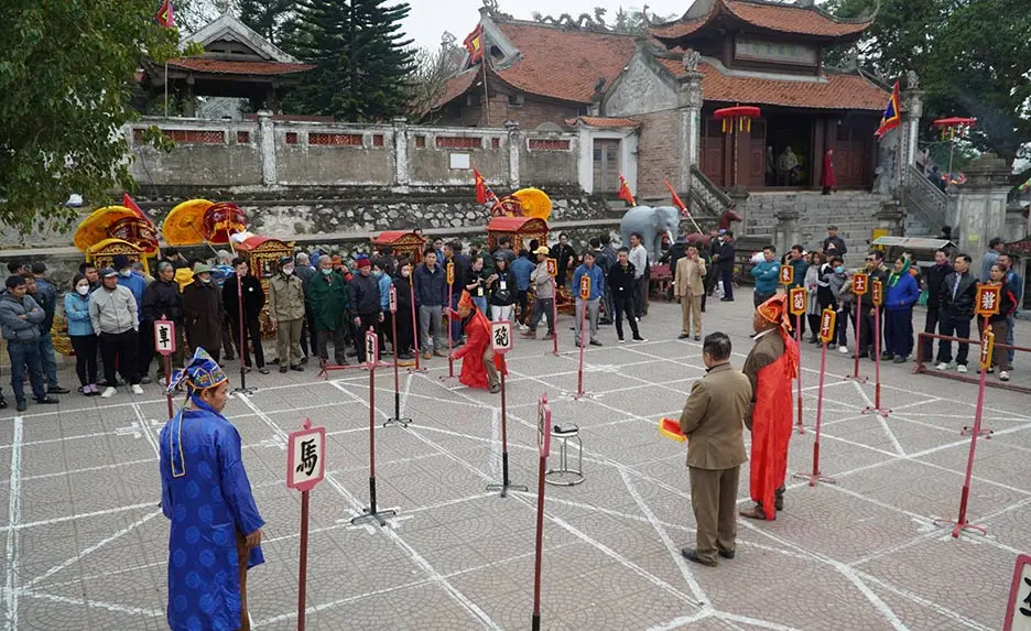 Thi đấu cờ thẻ tại Lễ hội đền Cờn