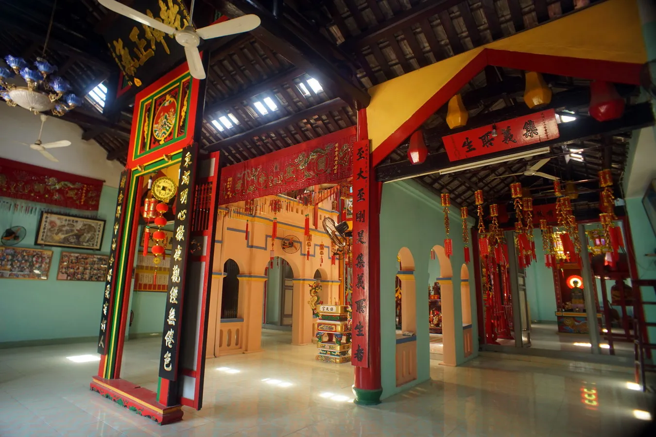 Không gian cảnh quan bên trong Miếu Quan Thánh Quảng Đông