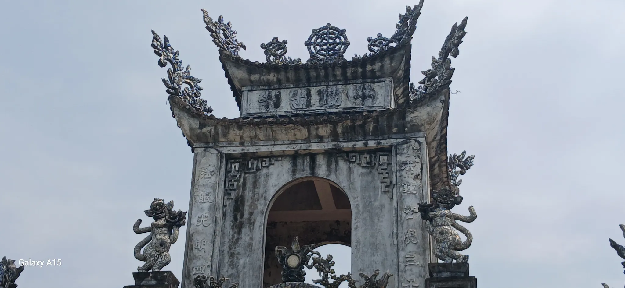 Gác chuông cổng chùa làng Phương Bản