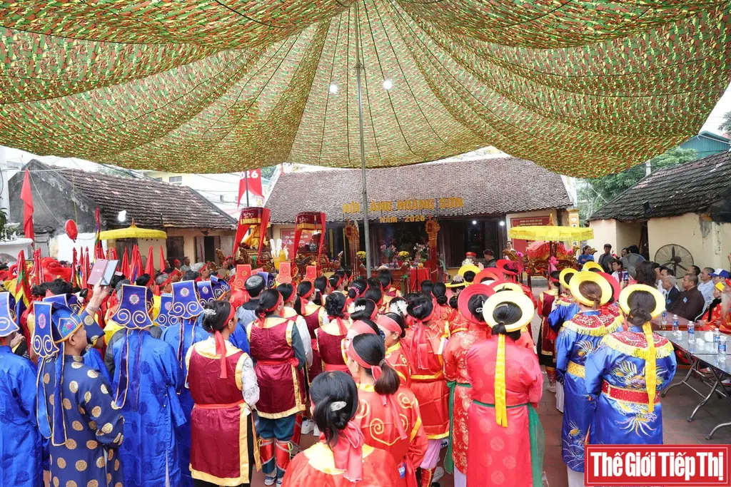 Khung cảnh Lễ hội làng Hoàng Sơn
